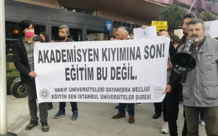 Vakıf üniversitesi akademisyenleri sokağa çıkacak